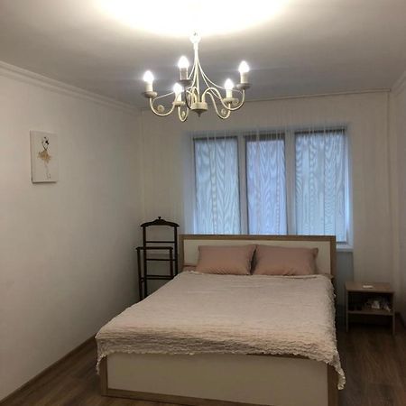 Квартира Подобово Однокімнатна Lutsʼk Екстериор снимка